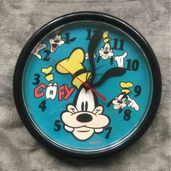 DISNEY GOOFY HEAD BACKWARDS WALL CLOCK EARS AS HOUR MINUTE HANDS 11" ROUND