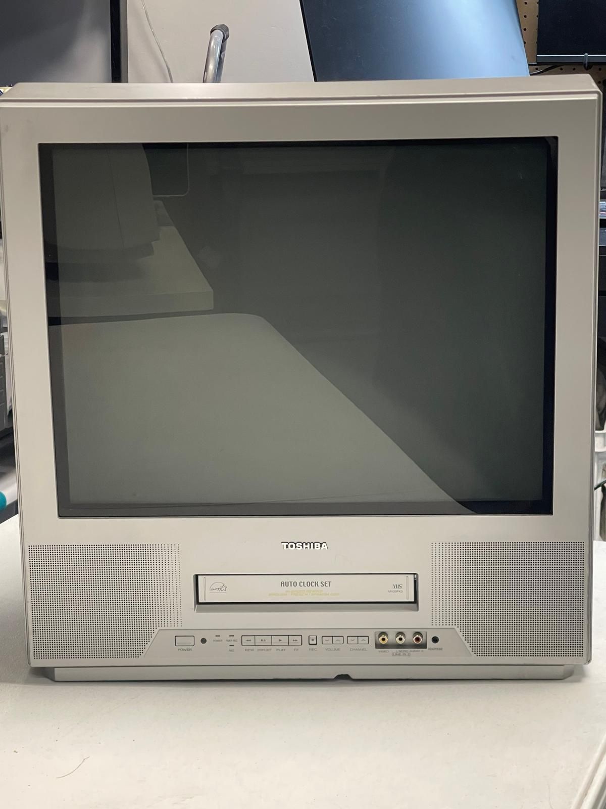 Toshiba Color 20" TV/VCR VHS Model MV20FK3 Retro Gaming CRT