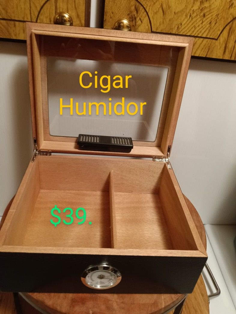 #971... Cigar Humidor