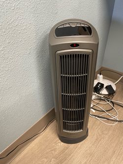 1500W Lasko Ceramic Oscillating w/ Digital Display Heater