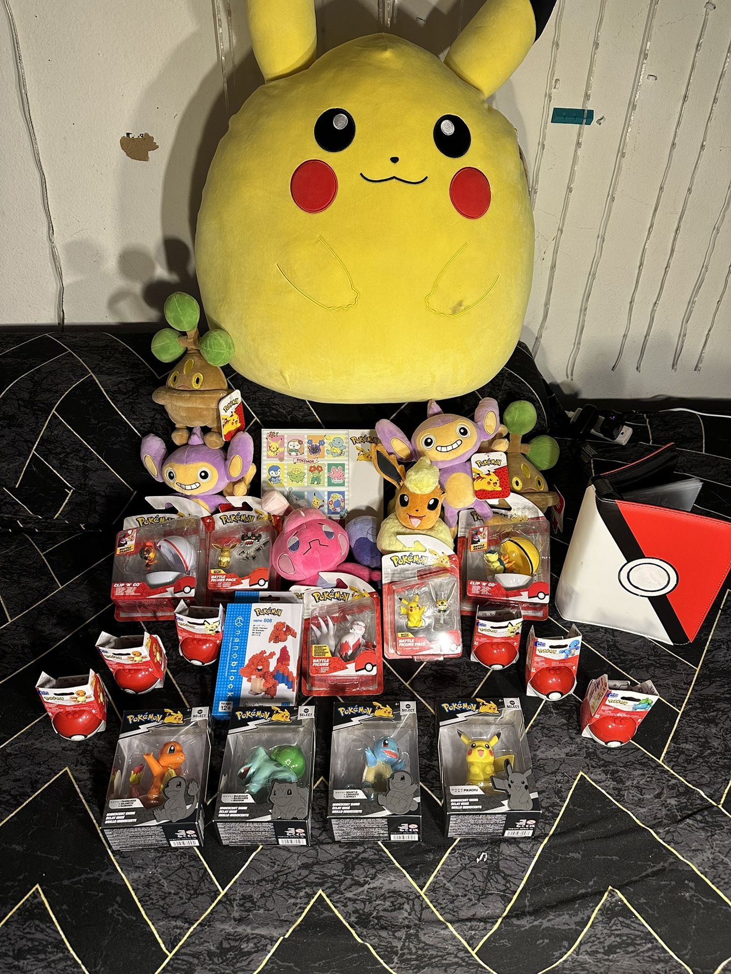 Bundle DEAL!!! POKÉMON, Star Wars, Super Mario.