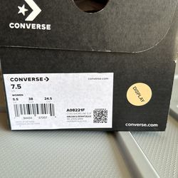 Women’s Converse NEW