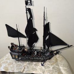 LEGO 4184 Pirates Of The Caribbean The Black Pearl