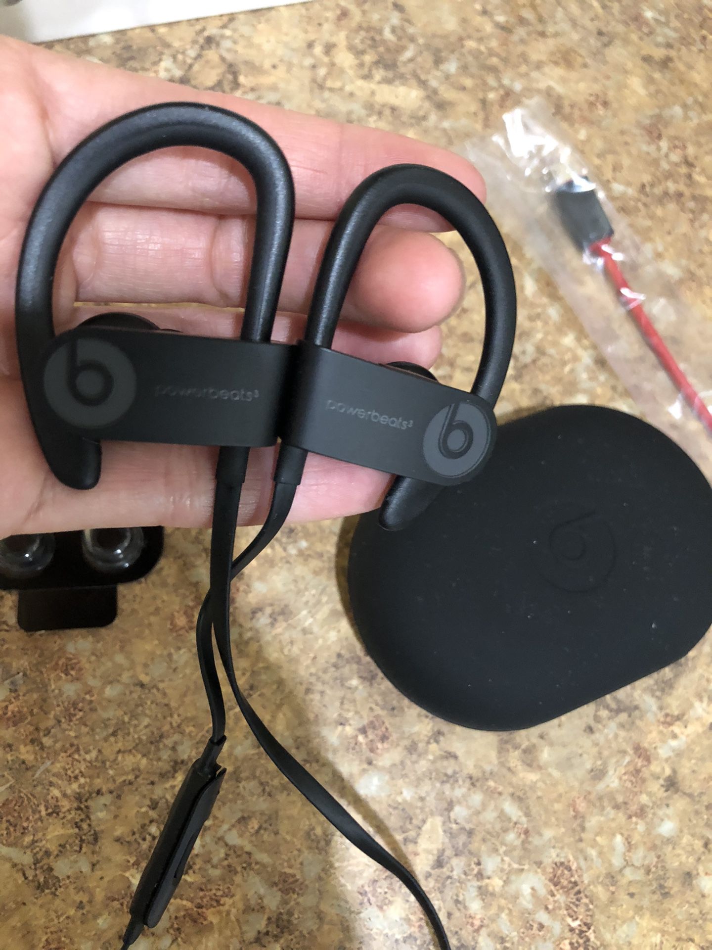 Powerbeats 3 wireless Bluetooth in ear headphones 💯 original beats used in very good condition