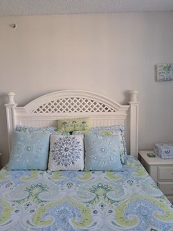 Bed backrest with 2 nightstands (Juego de cama)