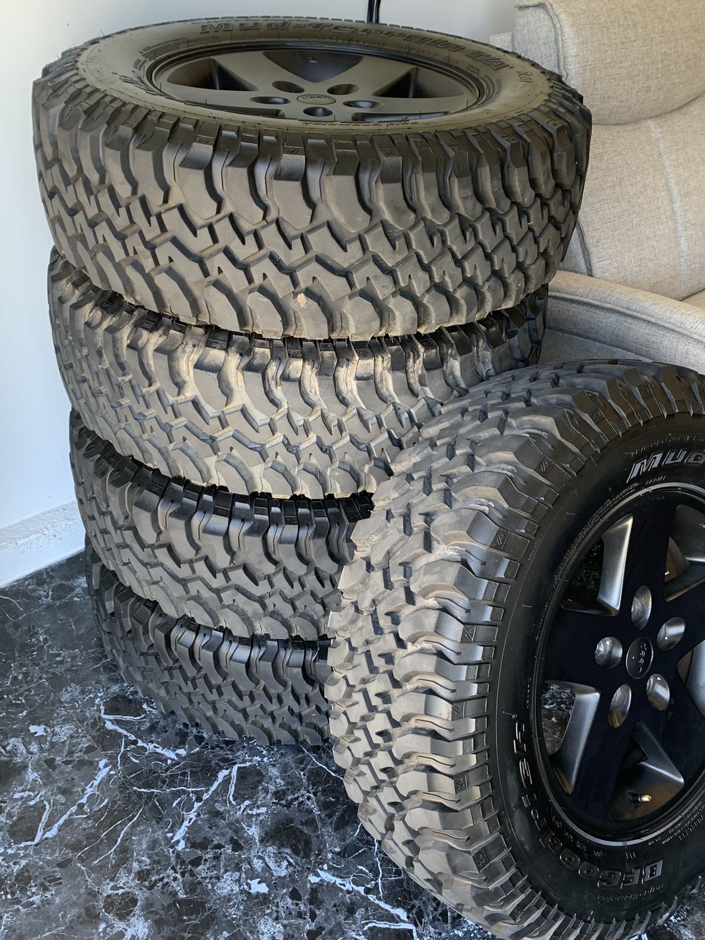 Set of 5 Jeep wheels and tires