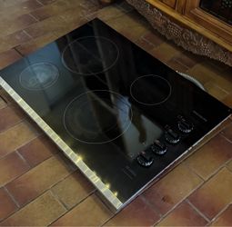 Frigidaire 31” Electric Cooktop Ceramic Glass Stop- Good Working Condition