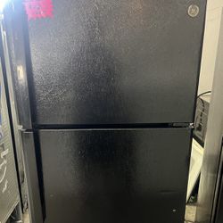 Ge Black Top/bottom Refrigerator 