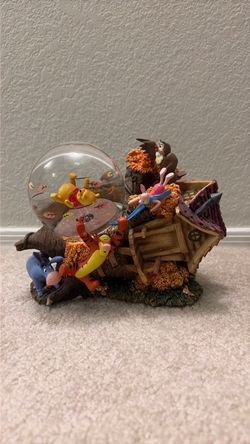 Winnie the Pooh - Blustery Day - Disney snow globe