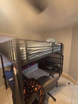 Queen size bunk bed