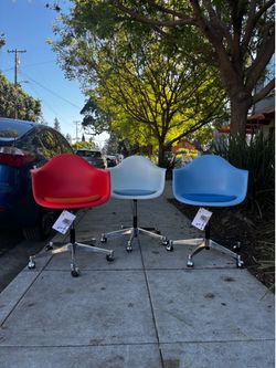 🦋 Eames Molded Plastic Task Armchair with Seatpad🐞