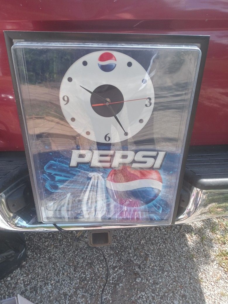 Rare Vintage Pepsi Clock Light. Great For Bar Or Resturant