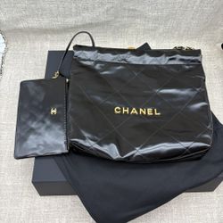Chanel  22 Small  Handbag withShiny Calfskin&Gold-Tone Metal in Black