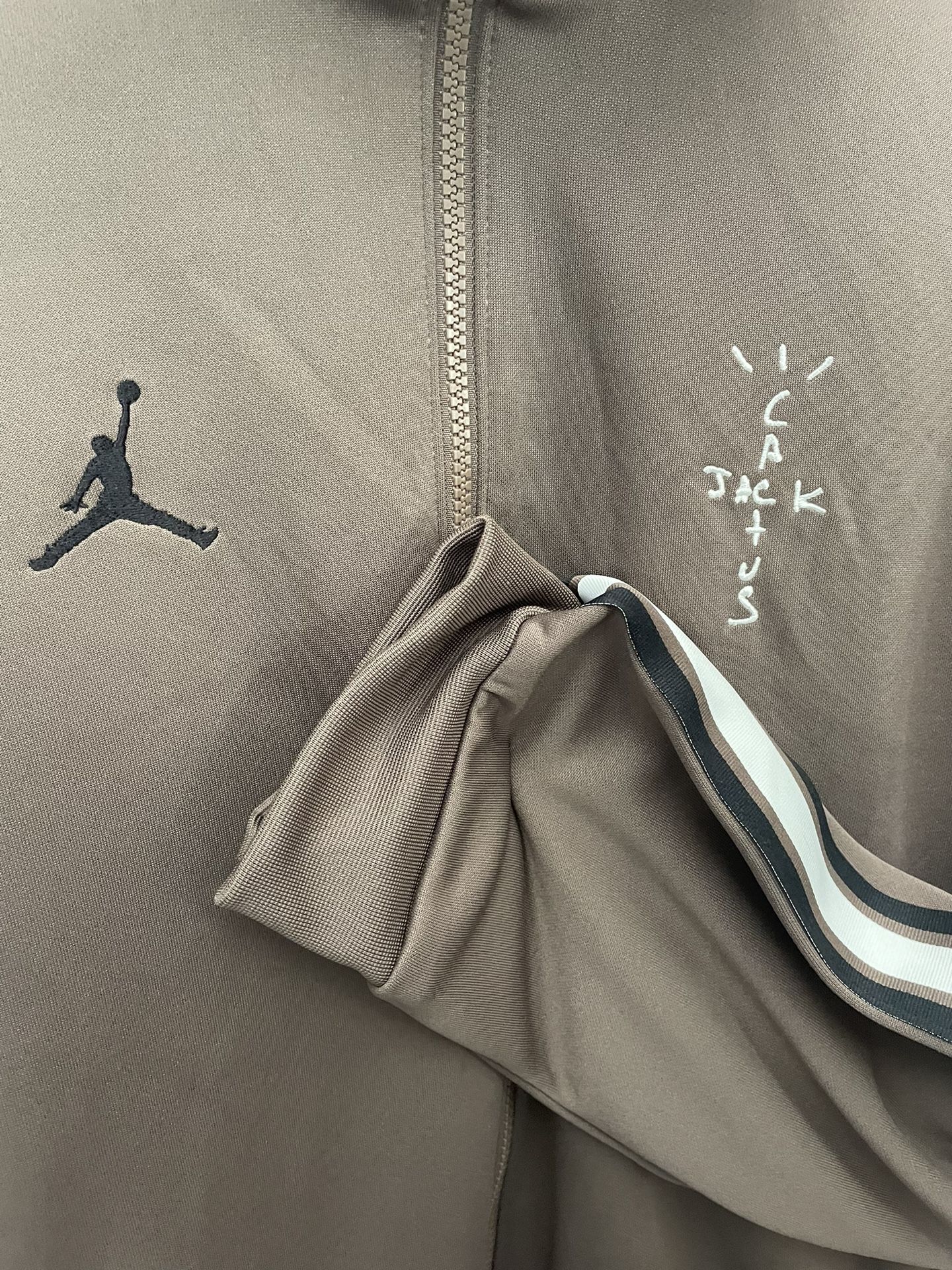 AIR JORDAN X TRAVIS SCOTT CACTUS JACK 1 PALOMINO MOCHA TRACK
