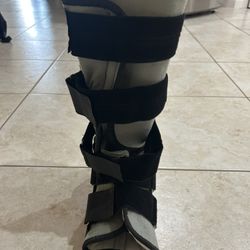 Donjoy Walker Boot. Size L