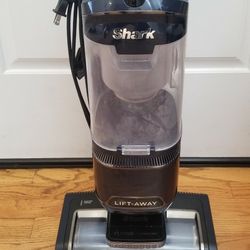 NEW cond SHARK LIFT AWAY MODEL VACUUM WITH COMPLETE ATTACHMENTS.  , WORKS EXCELLENT  , AMAZING POWER SUCTION. , WORKS EXCELLENT  , IN THE BOX 