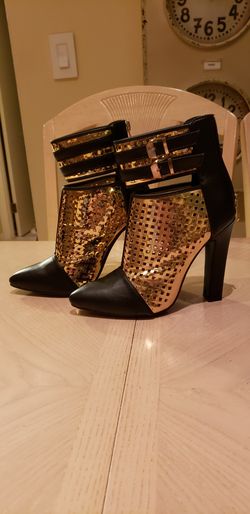 Gold and black hails size of 5 .5