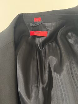 Great condition HUGO BOSS men’s black suit 38R 33￼
