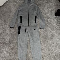 Men’s Nike Tech Grey Jacket & Pants