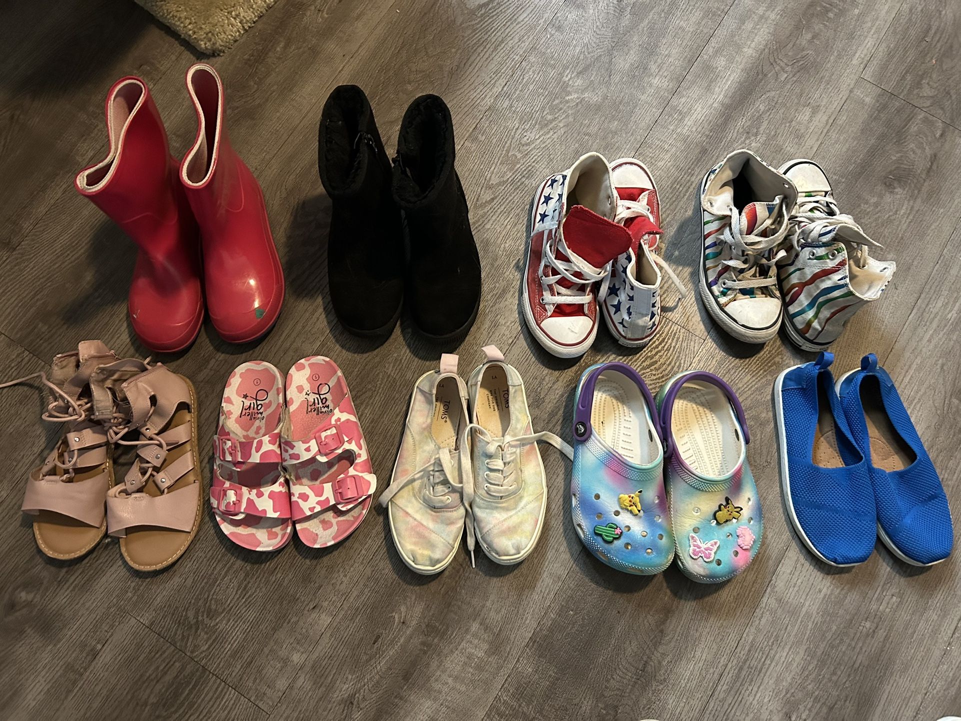 **Lot** Girls shoes size 2
