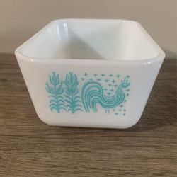 Pyrex Refrigerator Dish In Amish Butterprint Turquoise Rooster 502 No Lid 1-1/2 Pint