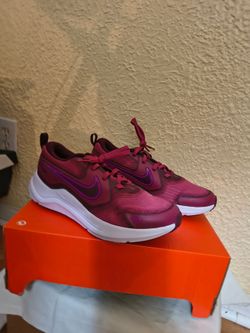 NIKE COSMIC RUNNER SNEAKER