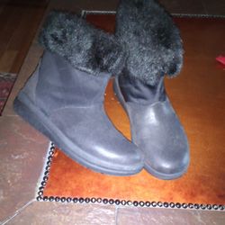 Woman's Clark's Winter Boots size 9"