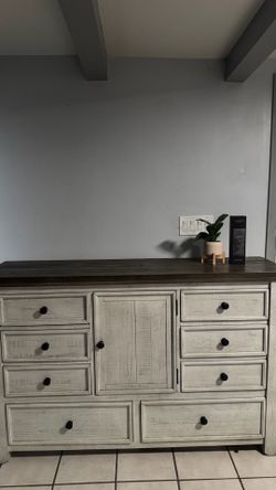 Dresser/TV Stand/Cabinets