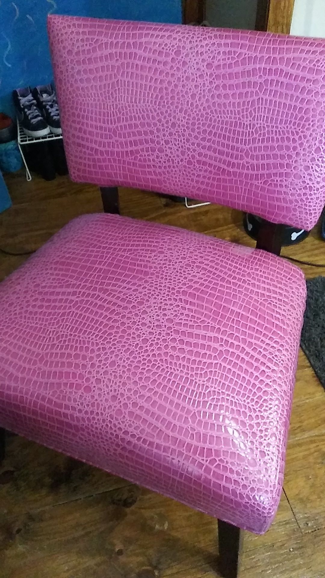 Pink accent chair $45