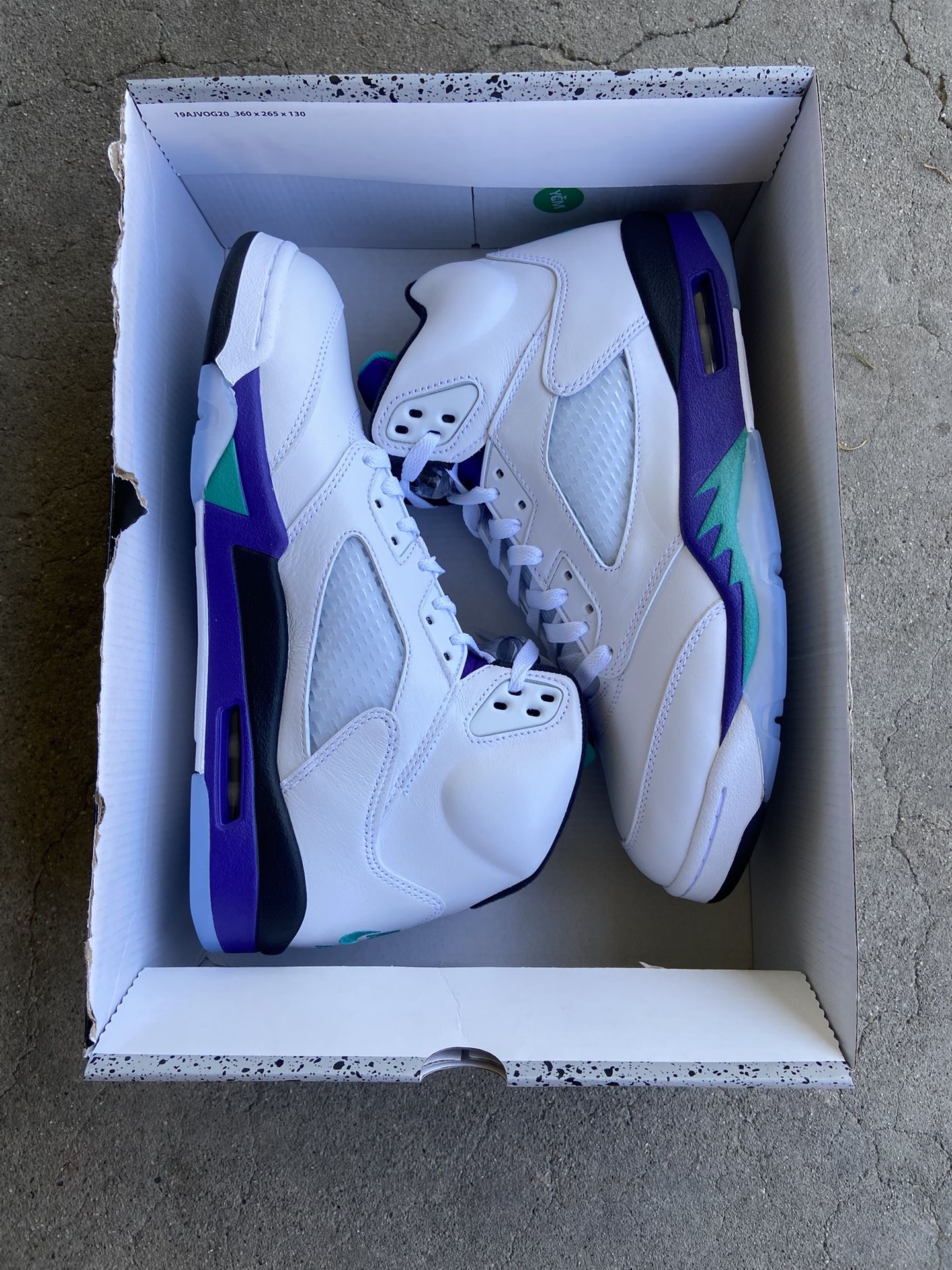 Nike Air Jordan Retro Grape 5 Size 11 White Purple