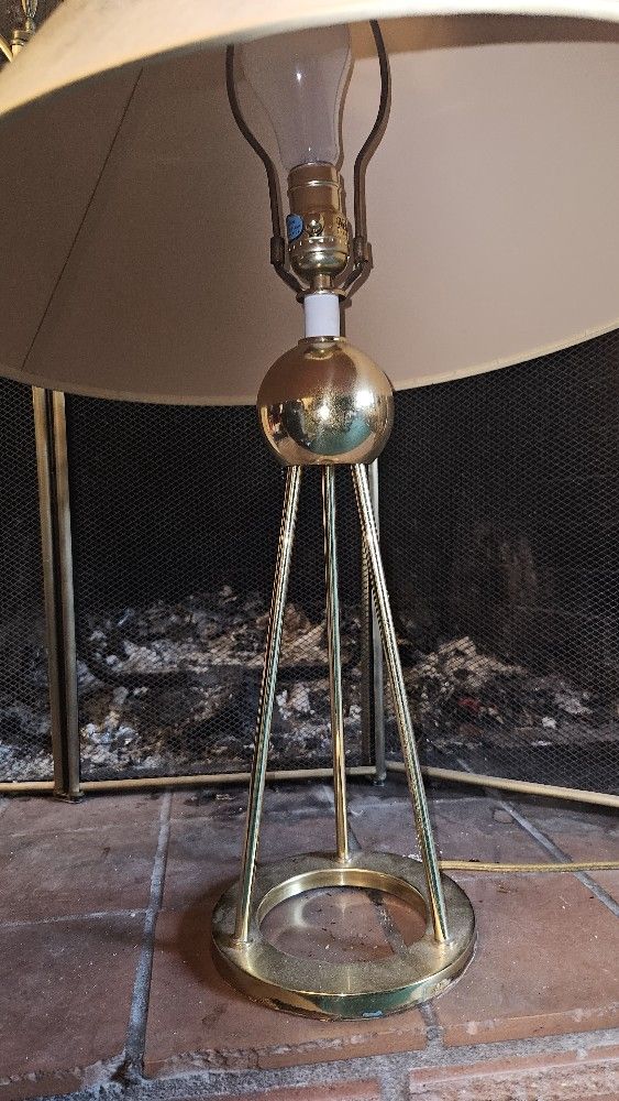 Vintage Mid-Century Modern Brass Table Lamp – Unique Geometric Base