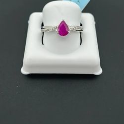 29LB SIZE 7 Genuine LAB-GROWN DIAMOND & RUBY 925 SilverBeautiful pear-shaped lab-grown ruby ring with sparkling lab-grown diamond accents, set in soli