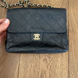 Chanel Black Vintage Shoulder Bag Authentic 