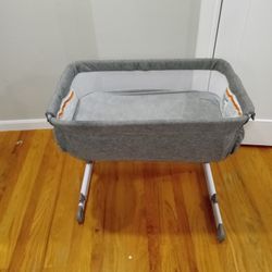 Adjustable Baby Bassinet 