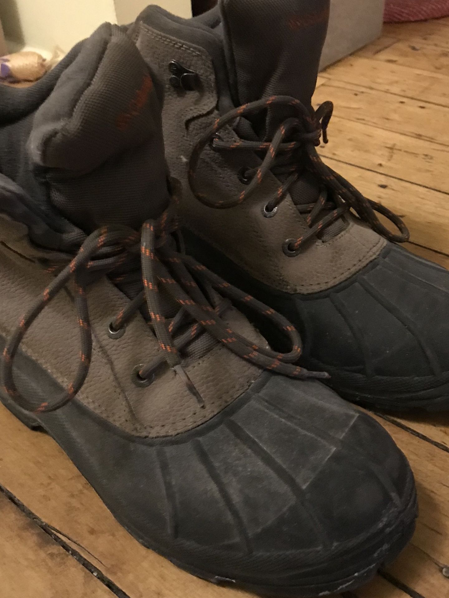 Columbia men's winter snow boots size 12 "Falmouth"