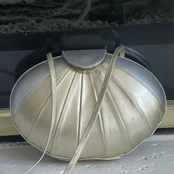 Vintage Gold Sea Shell Clam Clutch Purse 70’s Fashion Clothing Accessory Italian Clutch
