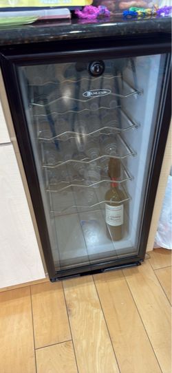 U-Line Wine Cooler with Glass Door