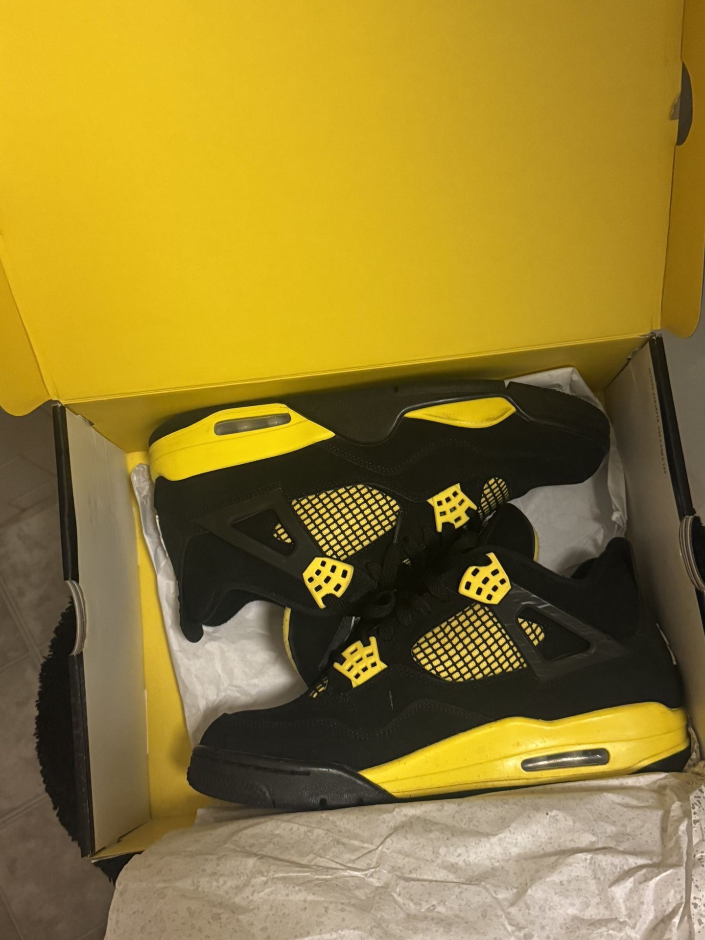 Jordan 4 Thunders