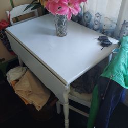 Leaf Table With Chairs 