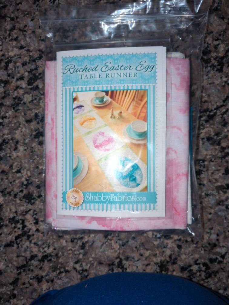Shabby Fabrics - Ruched Easter Egg Table Runner
