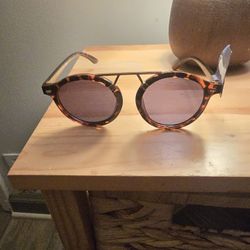 Universal Thread Women's Sunglasses New With Tag Attached Retails For $17.00