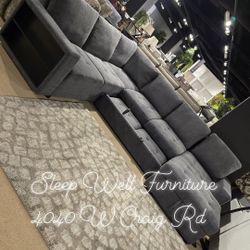 ✨️ Sectional Sleeper 🌟 Furniture Queen Bedrooms, Dining Avail 