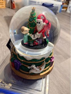 NIGHTMARE BEFORE CHRISTMAS SNOW GLOBE