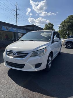 2011 Volkswagen Routan SEL