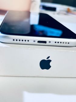 White IPhone XR 128gb unlocked