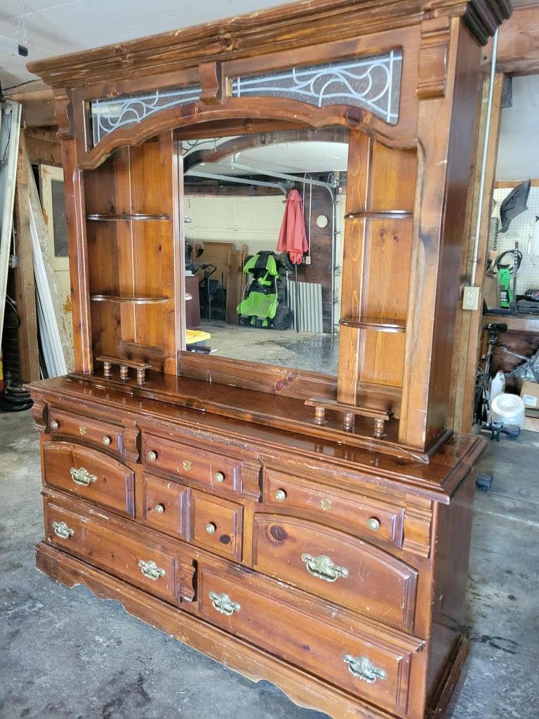 Dresser With Mirror