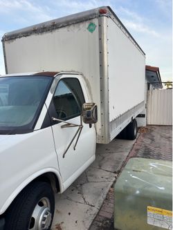 2004 Chevrolet Box Truck