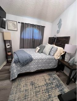 Bedroom Set Bed Mattress Dresser Mirror Chandelier Floor Lamp SideTable Bedding Coastal Accessories