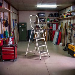 4 Step Ladder Step Stool With Handrail 