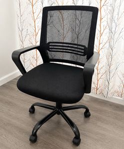 Black Mesh Office Chair – Excellent Condition